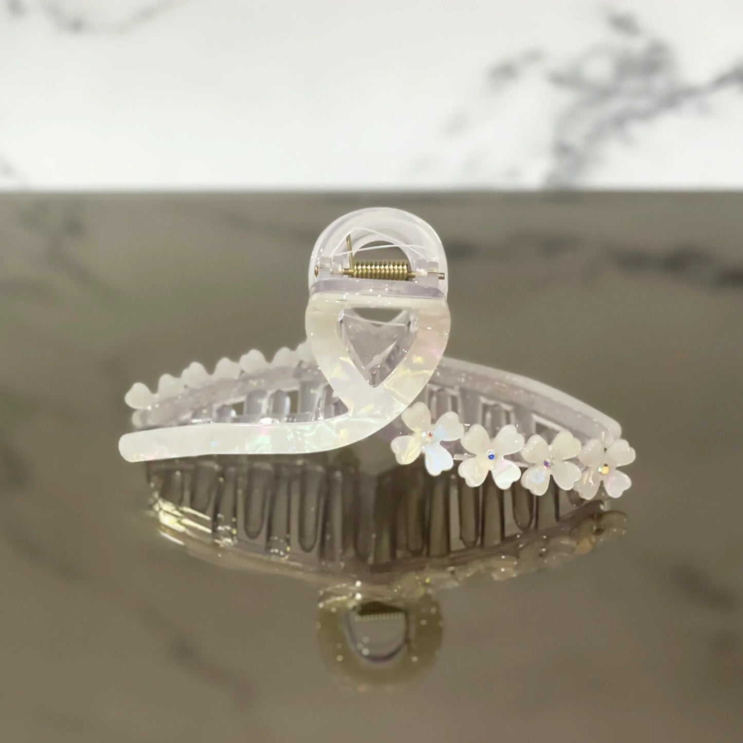 Transparent pearl floral hair clutches with delicate flower details and strong spring clasp