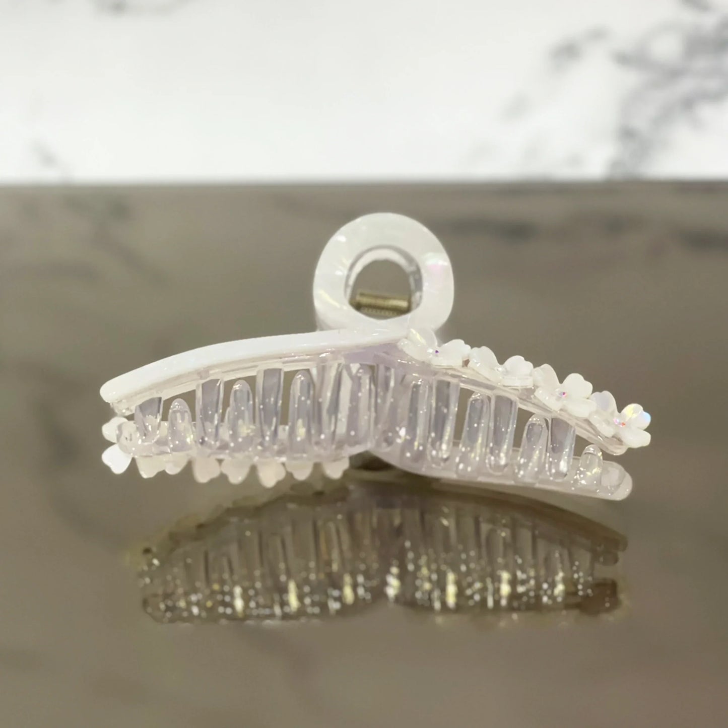 Elegant white pearl floral hair clutches with flower design and clear grip teeth for secure hold