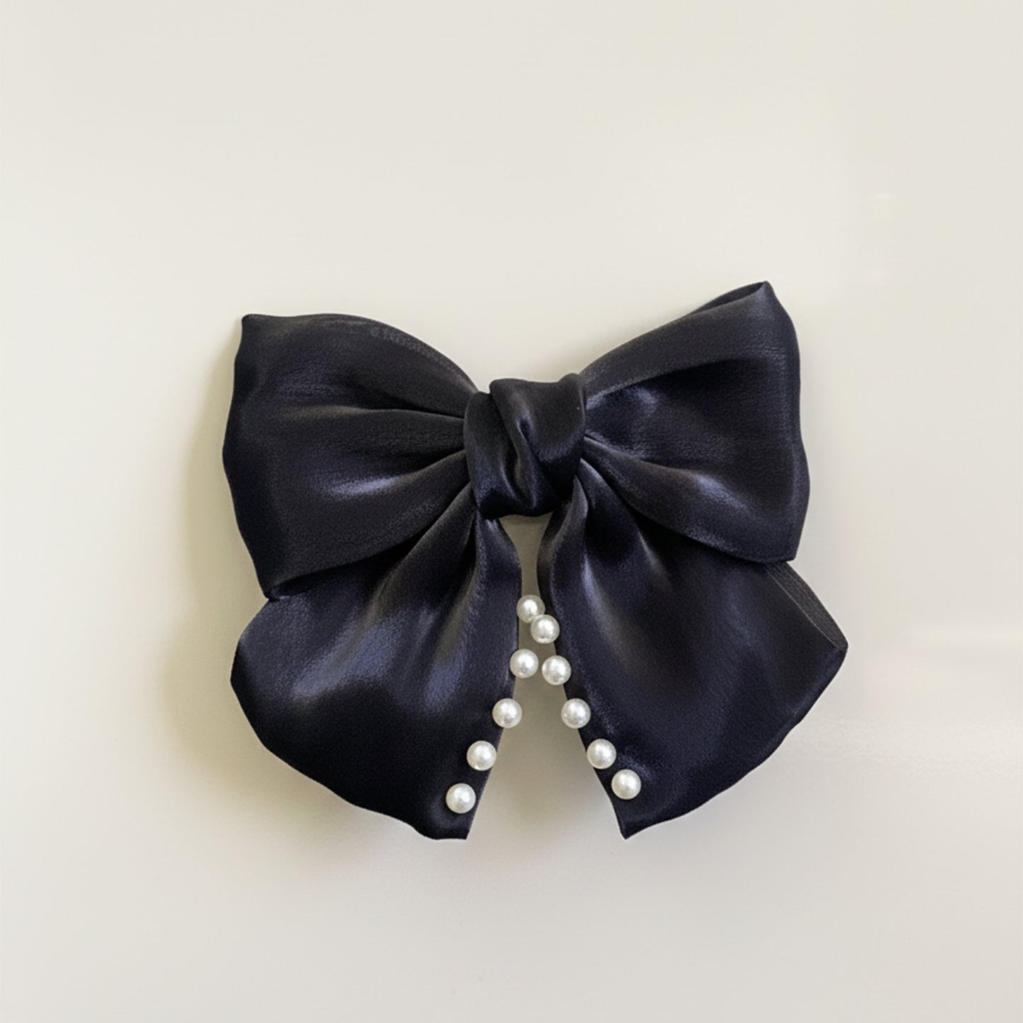 Stunning Pearly Bow Clips (Black)