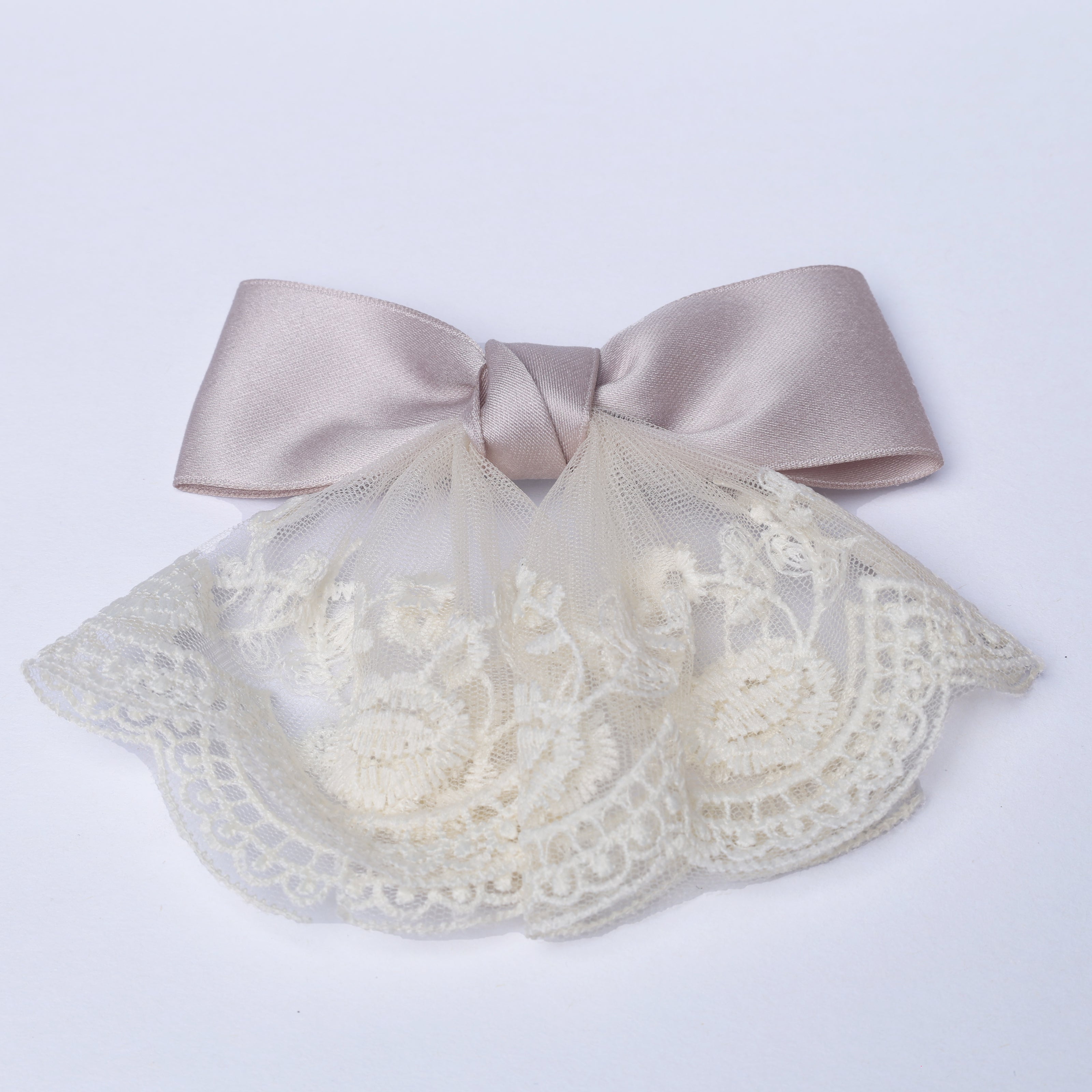 Bow with Lacy Frill (Alligator Clip)