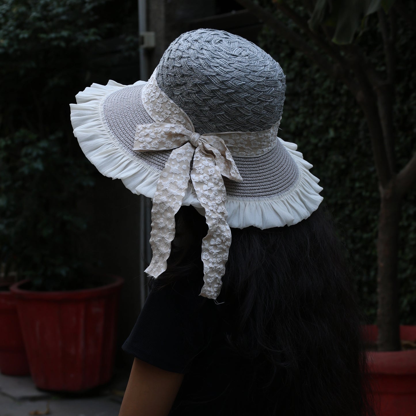 Straw Braided Round Hat with Frill and Ribbon (Grey)