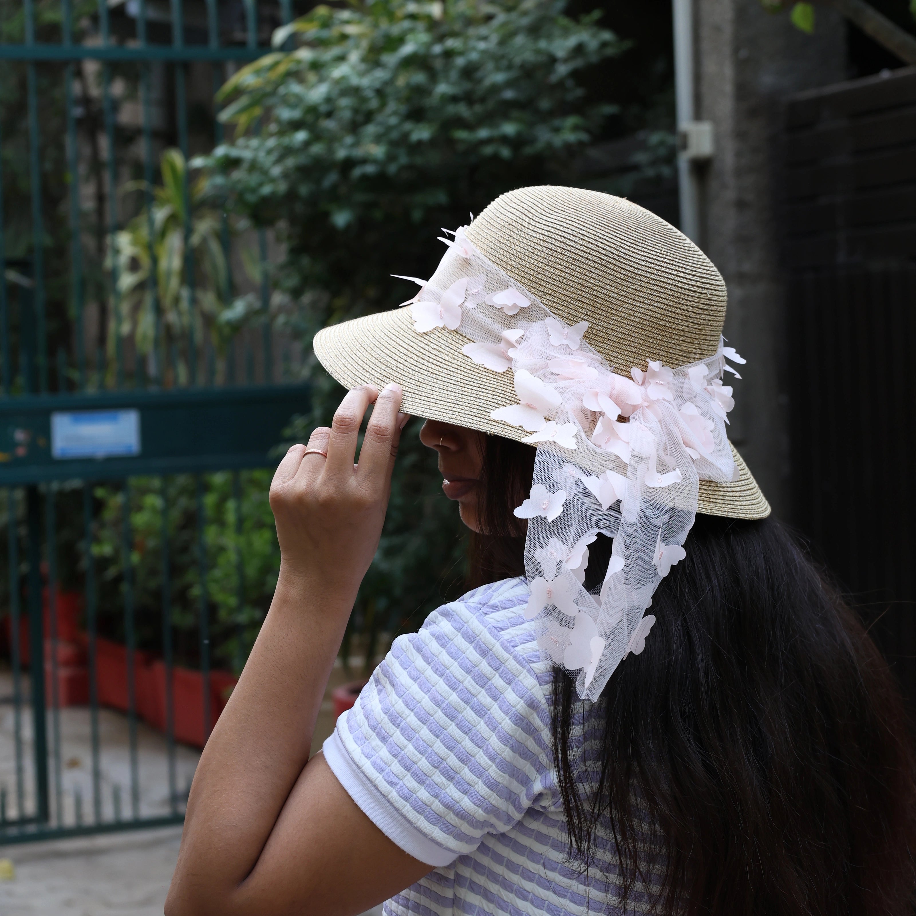 Beige Straw Round Top Hat with Net Pink Butterflies Ribbon