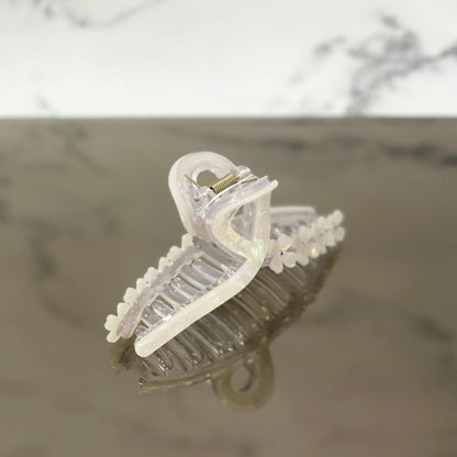 Transparent pearl floral hair clutches with delicate white flower accents for elegant hairstyles