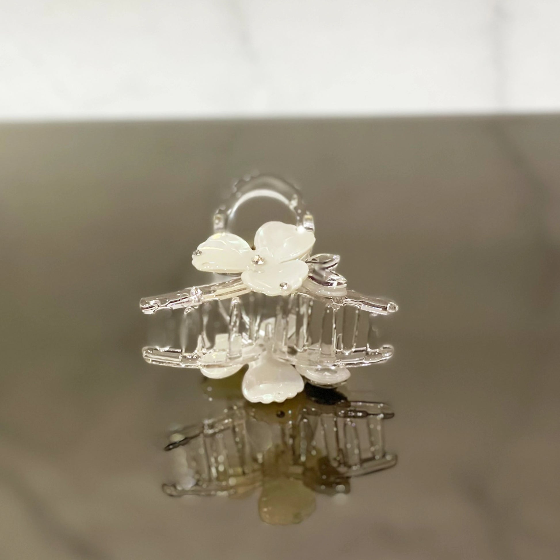 Clear plastic pearl studded flower hair clutch with delicate white petals and small pearl accents